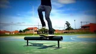 Slow Motion Frontside Boardslide OneFoot   Totti Thiago 360p