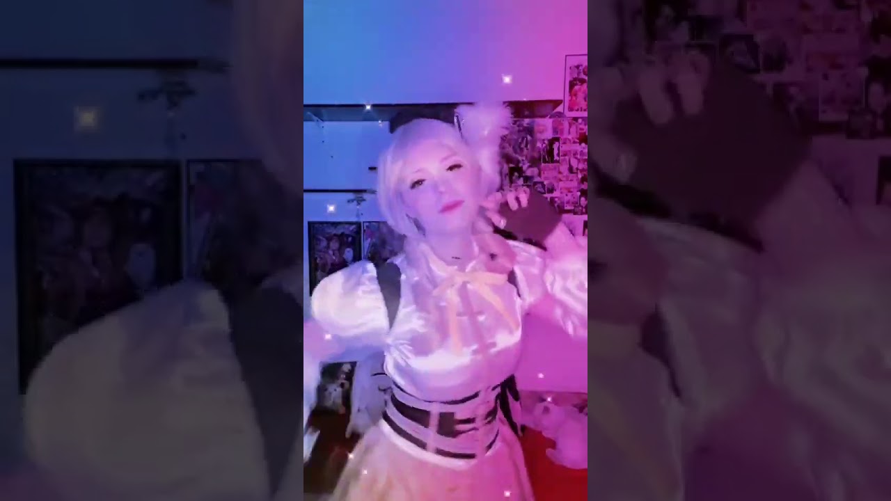 Lady in Red Cosplayer / Nanda Takashe ⭐️ Mami Tomoe ⚡️ Mahō Shōjo