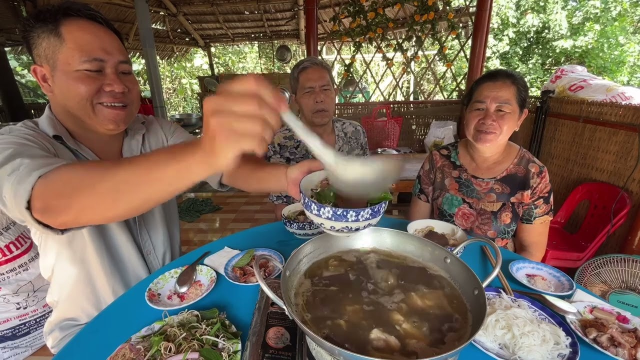 Đã cơn thèm nồi bún nước lèo heo quay da giòn rụm đặc sản miền tây ai ăn cũng ghiền