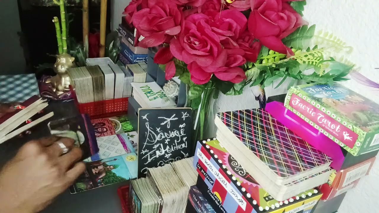 «Где ты? Я сейчас подъеду». Призрак теперь появляется, как ни в чём не бывало! Этот человек черто...