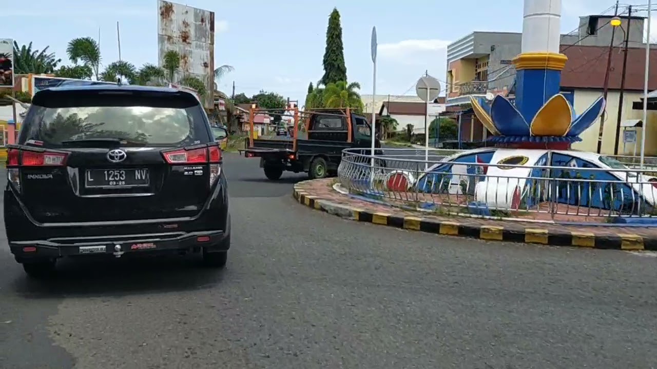 Jalan-jalan di Kota Tobelo, Maluku Utara