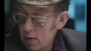 Uk Candid Camera Clics - Man In The Middle