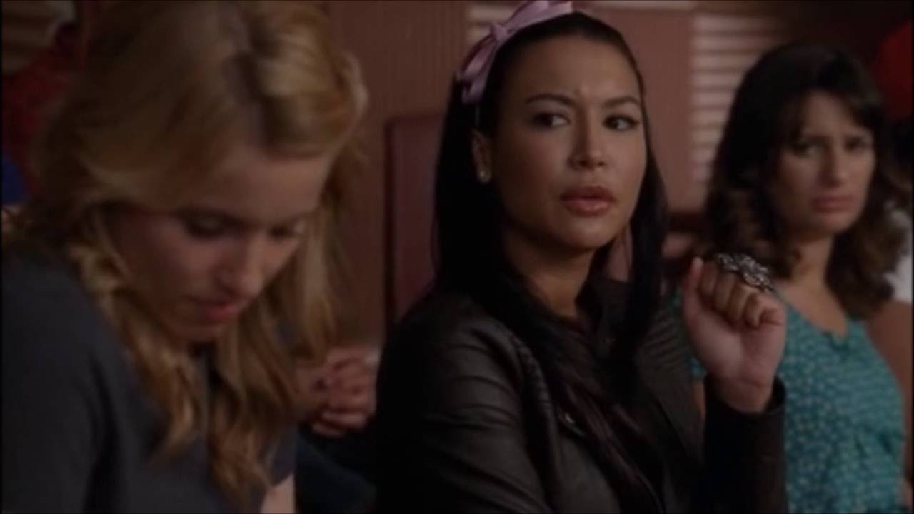 Who has finn dating in glee