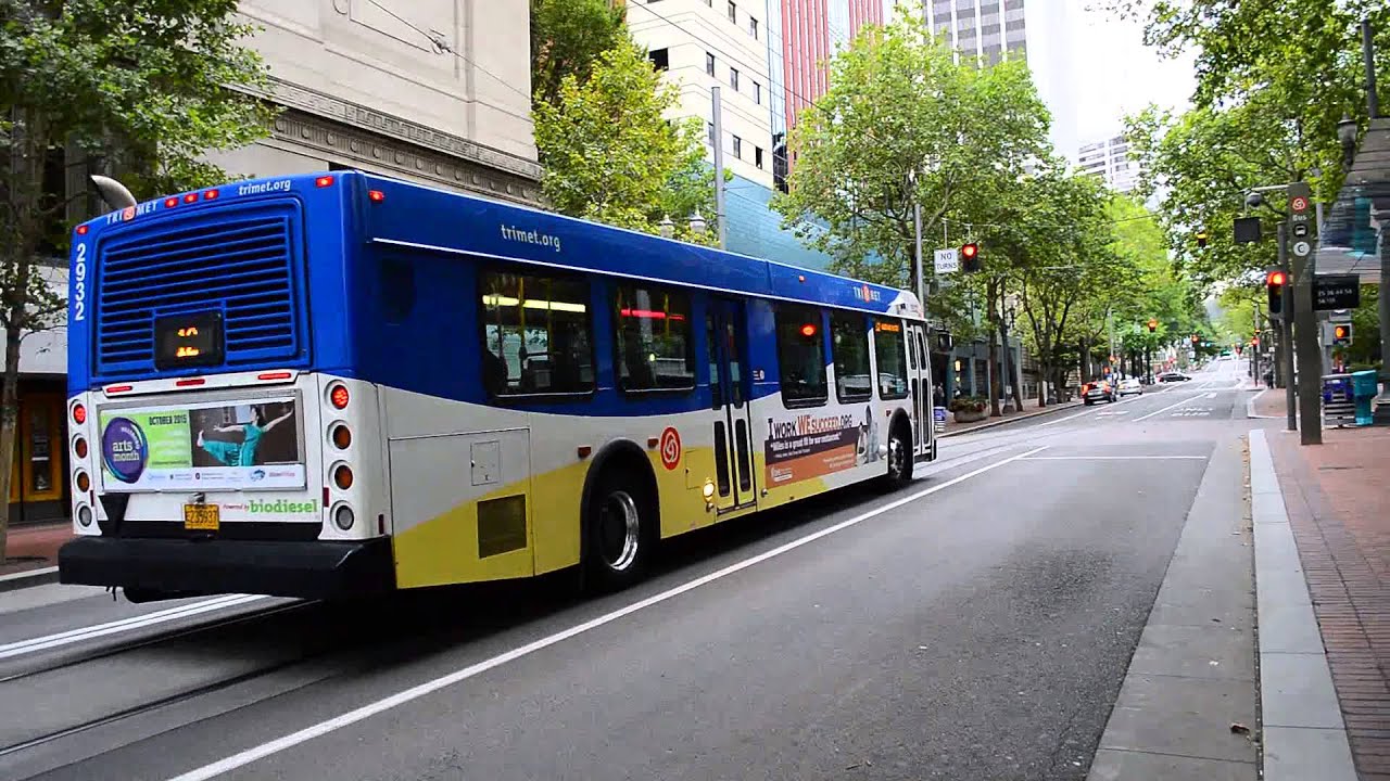 Portland TriMet 2008 New Flyer D40LFR 2932 On The 12 SW 5th Avenue