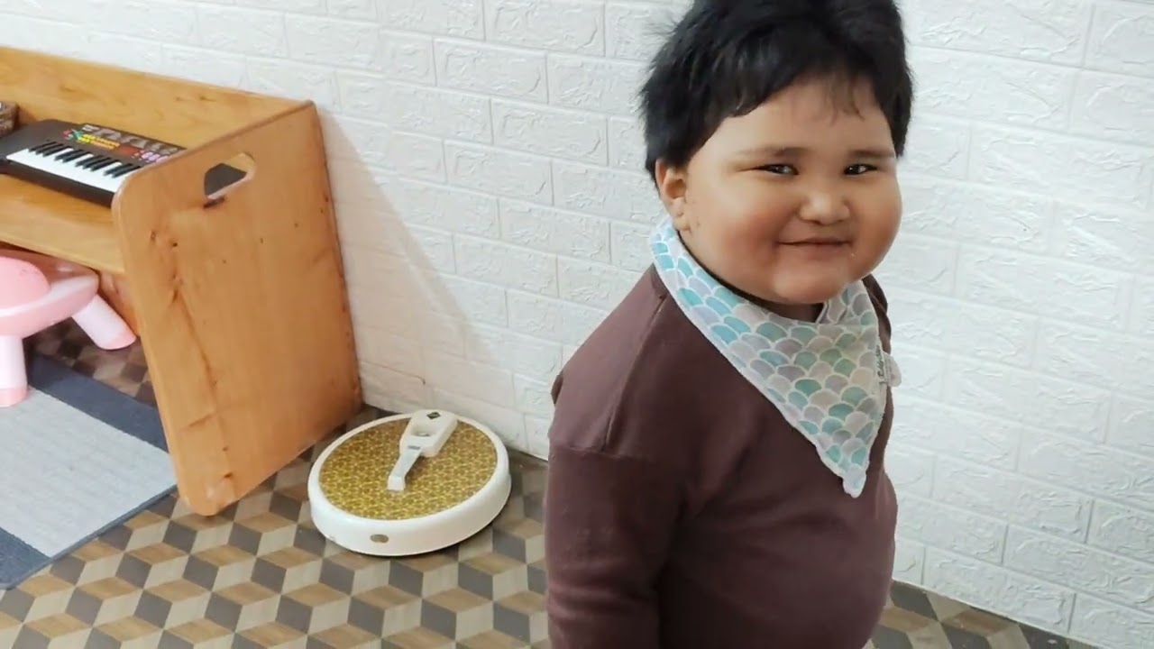 Playing with his soft toys 🧸 8:06am Thu, 5/3/26