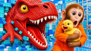 BonBon يهرب من سجن LEGO مع فرخ بطة هربًا من ديناصور T Rex العملاق! | BonBon Arabic