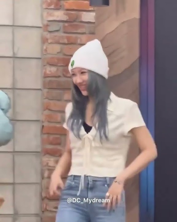 Siyeon pick a fight with baloon 🎈🤛🏻 #dreamcatcher #dreamcatcher #kpop #siyeon #shorts #trending