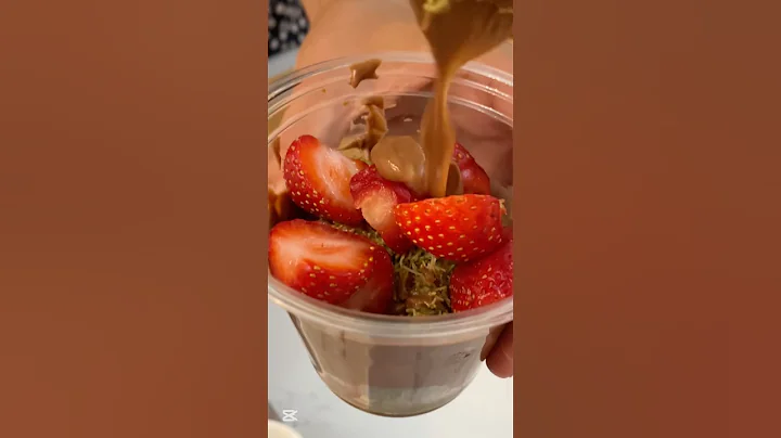 Homemade Dubai Chocolate with strawberries 🍓🤤 #satisfying #asmr #dubaichocolate