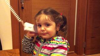 Yeni Yeni Konuşmaya Başlayan İremin Di̇afon Telefonuyla Konuşmasi:))