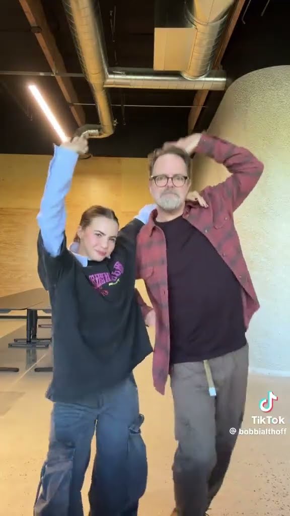 Hahahaha #hoodnews #bobbialthoff #rainnwilson