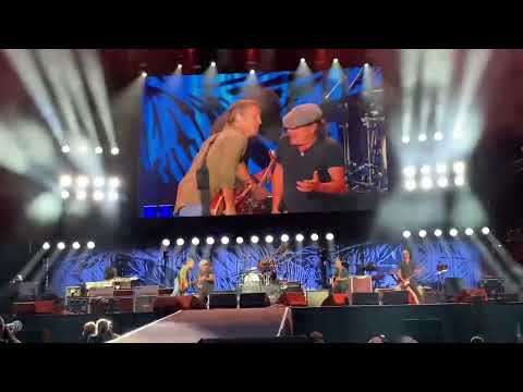 Taylor Hawkins Tribute Concert - Brian Johnson & Lars Ulrich with Foo Fighters - Back In Black