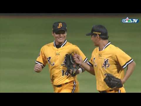 08/21 兄弟 vs 統一 八局下，唐肇廷敲出雙殺打，結束這個半局