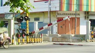 Mobil Box Menabrak Palang pintu KA saat menutup!!!, Perlintasan Kereta api Solo Jebres