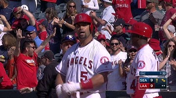 SEA@LAA: Pujols grounds a game-tying single in 9th