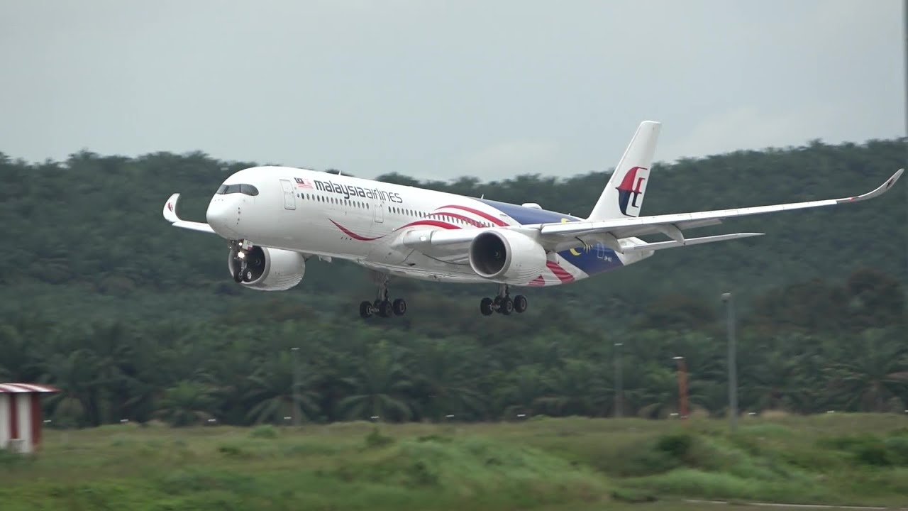 [WMKK] Kuala Lumpur Intl Airport Plane Spotting / Rainy landings / incl ...
