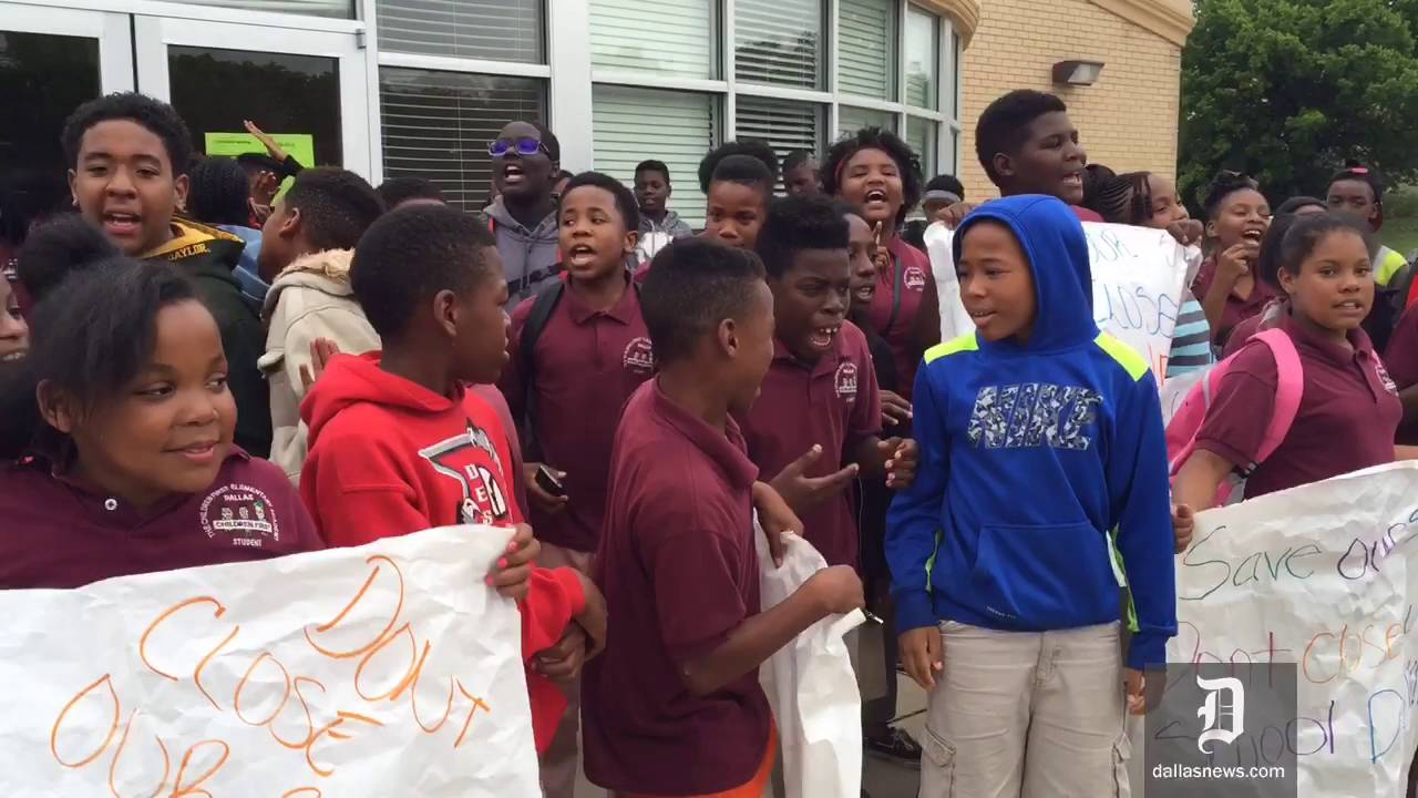 Students try to block TEA from entering Dallas charter school - YouTube