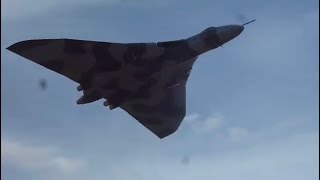 Vulcan Whine During Low Pass by Ed Woolf 2,470 views 4 months ago 1 minute, 2 seconds