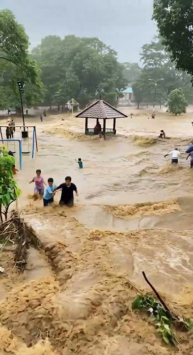 Situasi Taman Bermain Jadi Mencekam Saat Banjir Besar! #banjir