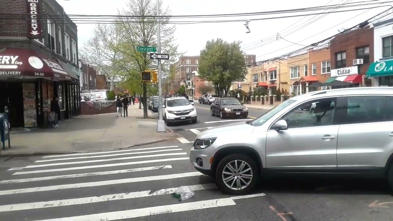 EL PATIO CERVECERO Y LA MANSION DE LOS PIANOS. DITMARS Y STEINWAY. QUEENS, NY.