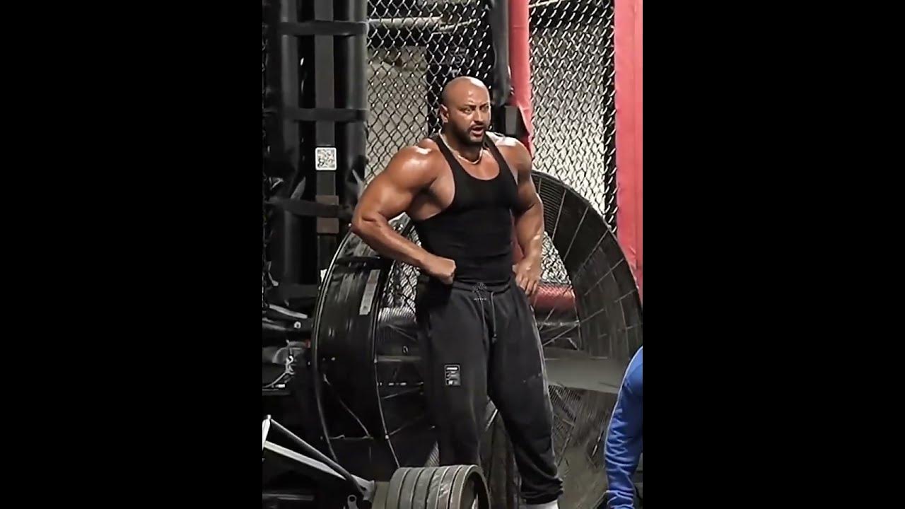 OMG!!  He lifted 400 pounds easily...