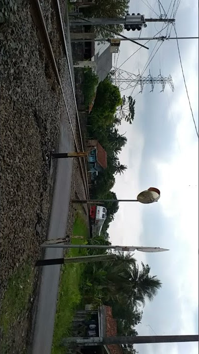 KA PASUNDAN dari Kiara Condong tujuan akhir Surabaya gubeng.....