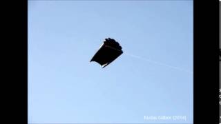 Panflute sled kite Panflute sled kite, made out of a big plastic garbage bag. Plans: http://www.kiteplans.org/planos/panflute4/panflute4.html http://www.