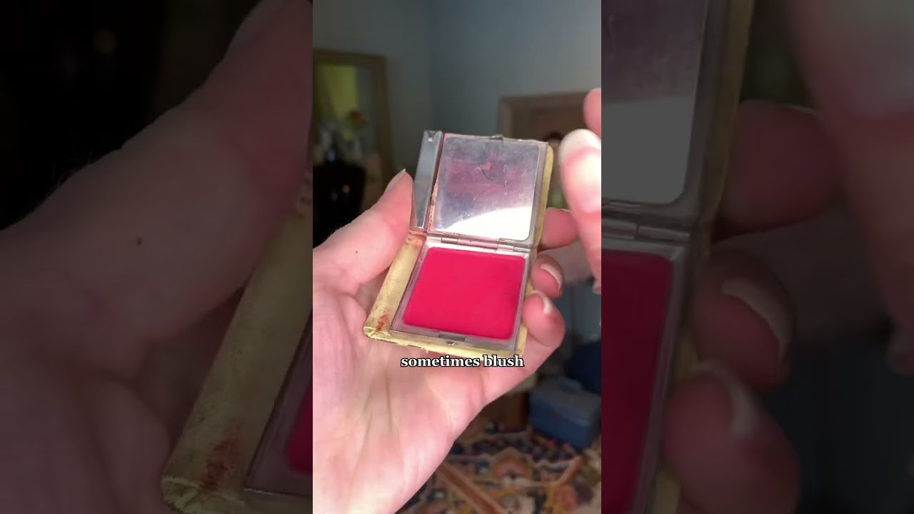 Grandmas Collection Of Vintage Powder Compacts 
