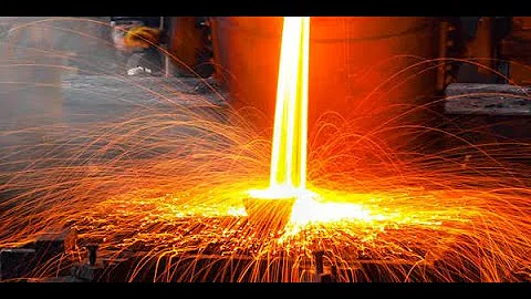 Por que o carvão mineral é submetido ao processo de coqueificação antes de ser utilizado no alto-forno?