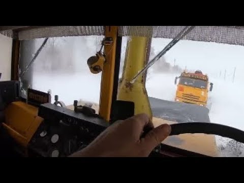 Трактор Кировец. Дорога до дома. Настигла метель.