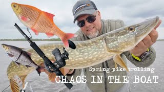 CHAOS IN THE BOAT - Spring trolling for pike