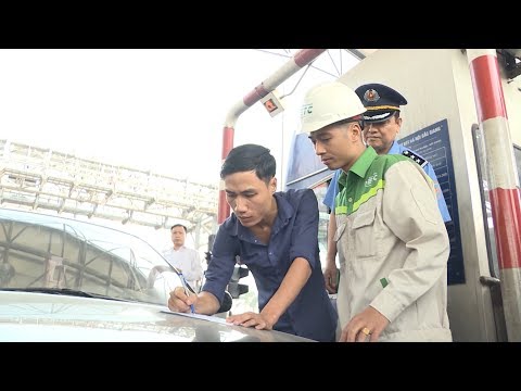 Video Bắt đầu xử phạt ô tô đi vào làn thu phí không dừng - youtube