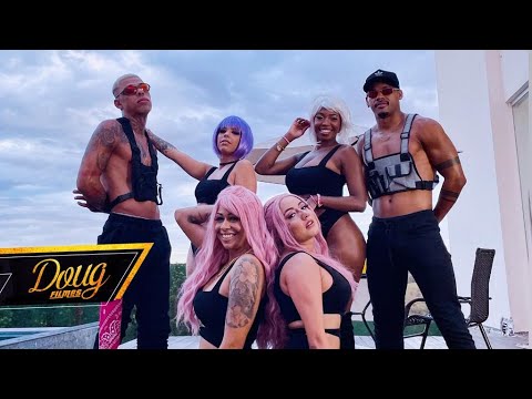 DJ JANNY & MC LINA - A BONEQUINHA USA CALCINHA ROSA CHOQUE (CLIPE OFICIAL) Doug Filmes