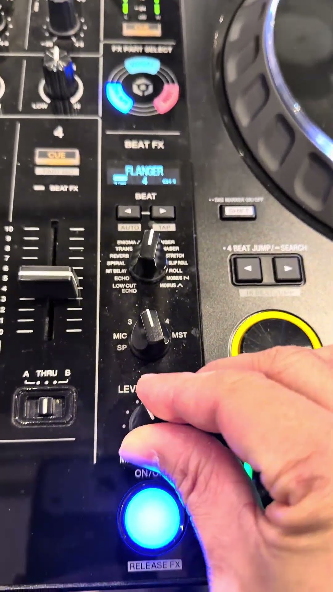 We'll explain the five best features of the DDJ-FLX10! This is a