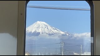 【富士山2022】熱海発静岡行き普通列車211系の戸袋窓から富士山を望む