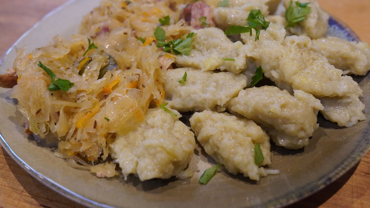 KLUSKI SZARE Z KISZONĄ KAPUSTĄ TO OBIAD ZA GROSZE