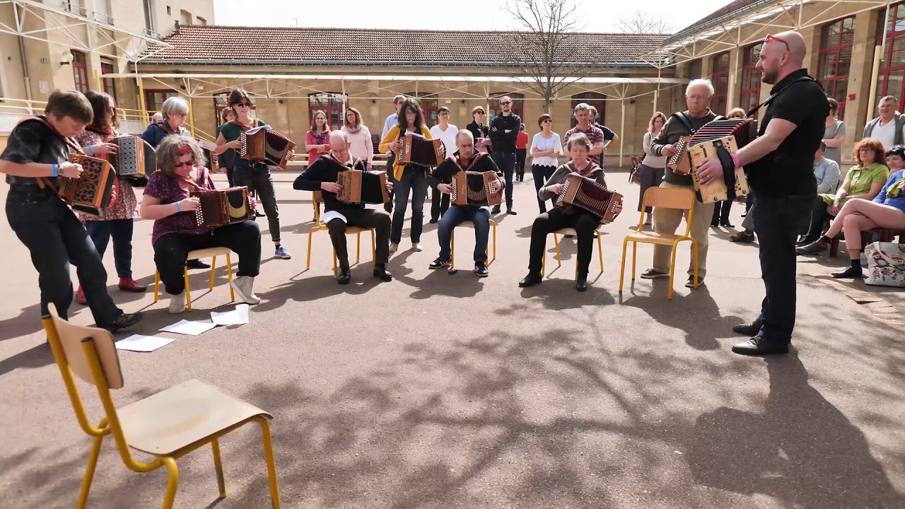 MOYENS - Erwann Tobie - Musique bretonne : relookage du collectage