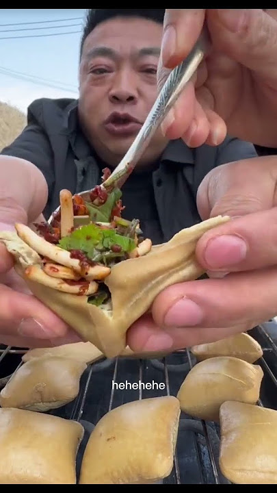 sekarang mang Agus makan tahu panggang . kasih sayuran akar merah #youtube #mukbang #food #eat