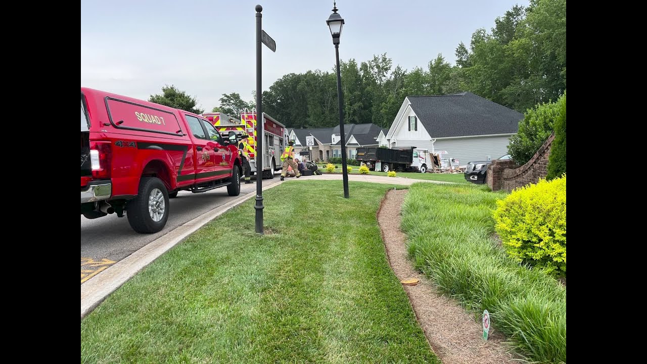 Photos: Dump truck crashes into Upstate home causing damage - YouTube