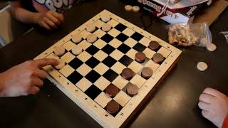 How to play checkers and 3 other board games screenshot 2