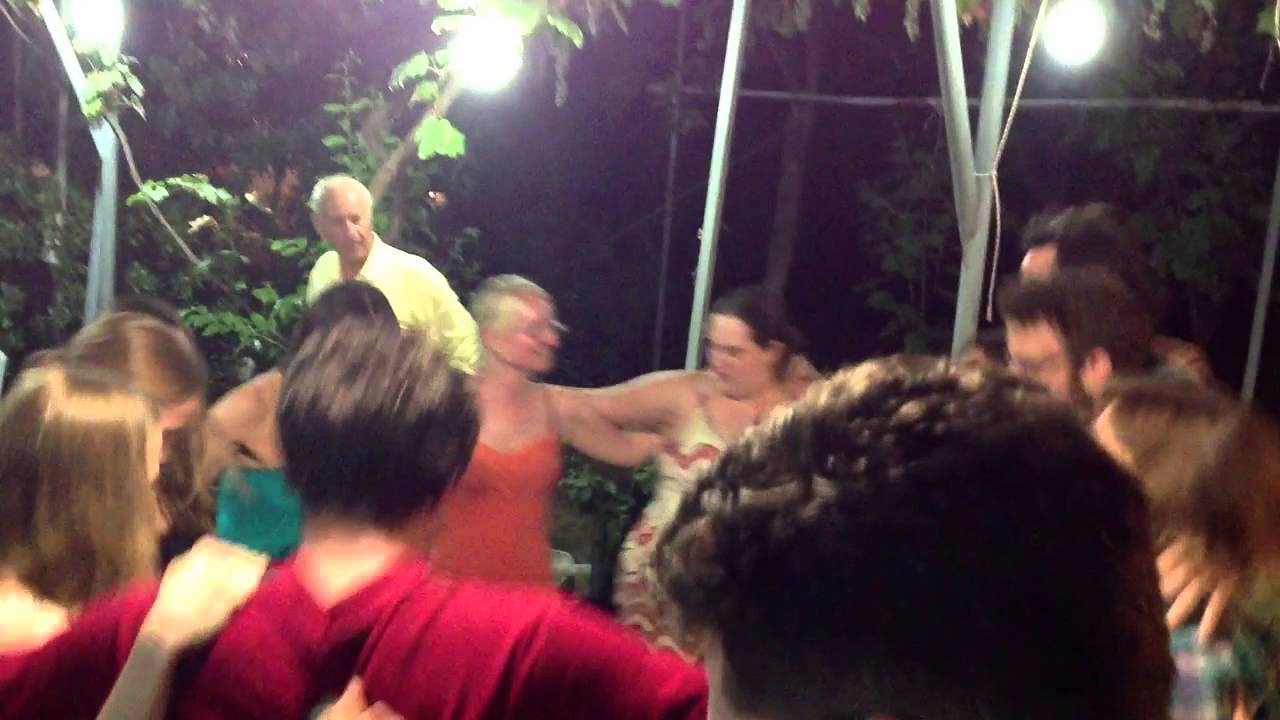 Tanz beim Griechischer Abend im Hellenikon Idyllion