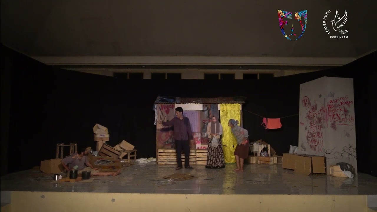 TEATER SENJA SMAN 1 MATARAM: Lakon "RT NOL RW NOL" karya Iwan