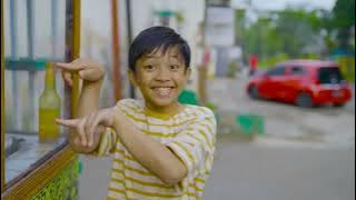 Diwan Minta jajan bakso dan es krim