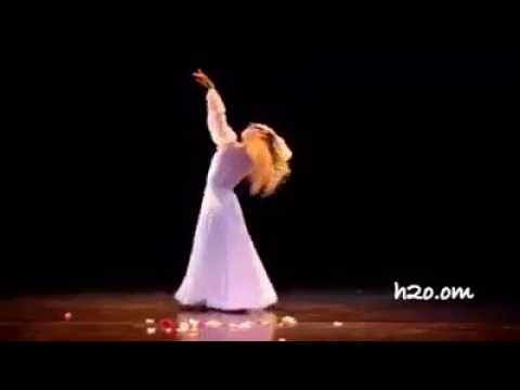 أنيري مكان البدر ان أفل وقومي مقام الشمس ما استأجر الفجر 