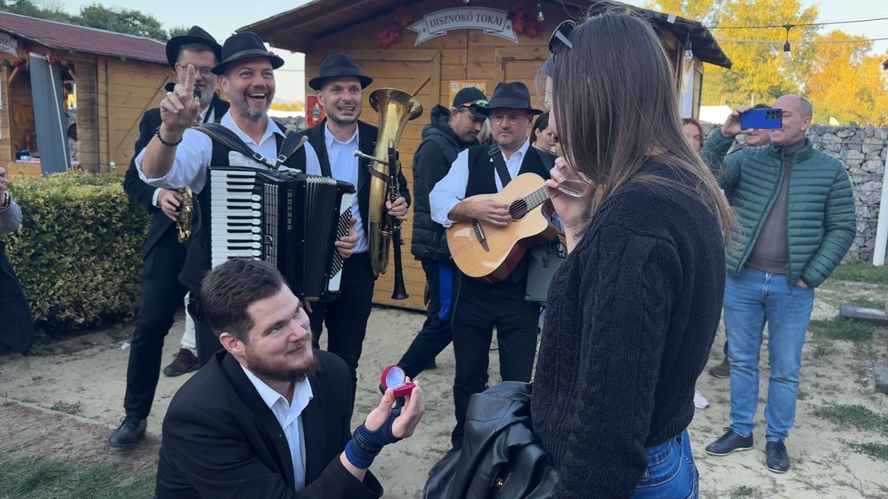 Agyagbandás lánykérés a Tokaj-hegyaljai Szüreti Napokon 2025
