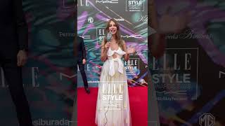 Kırmızı Halı: Tuba Ünsal Resimi