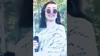 Güne Açan Çiçekler Gibiyiz..