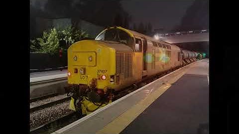37716 and 37407 departing Castleford with RHTT (18/10/23)