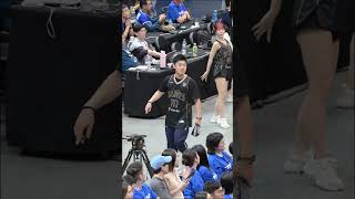 看來布萊恩的KKK需要醞釀一下氣氛!  [12 THE BEAST 12] 野獸林志傑引退賽 #富邦勇士 #布萊恩 #布布寶貝 #cheerleader #fancam #啦啦隊 #三振歌