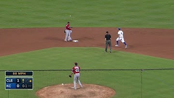 CLE@KC: Butler reaches, Gordon advances on error