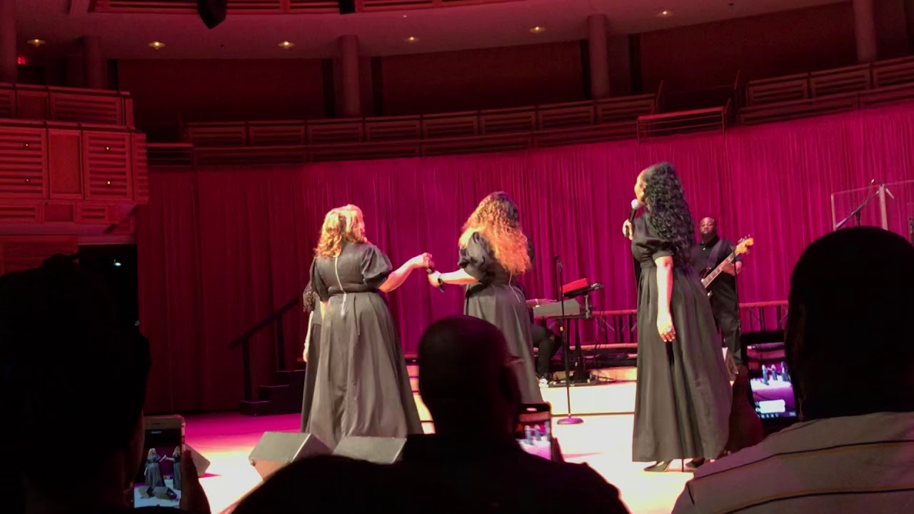 Lisa Knowles & The Brown Singers